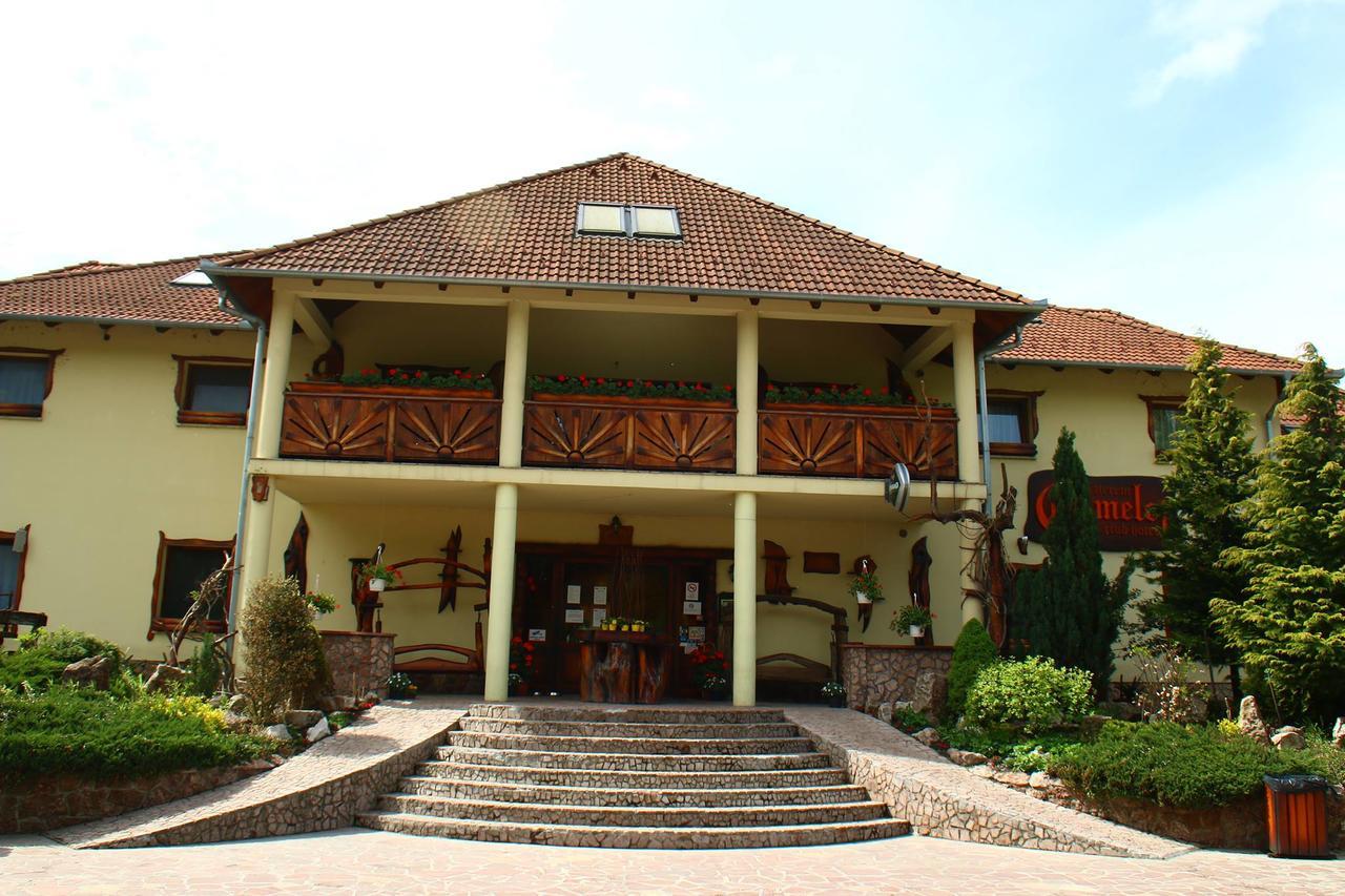 Camelot Club Hotel Vác Exterior foto